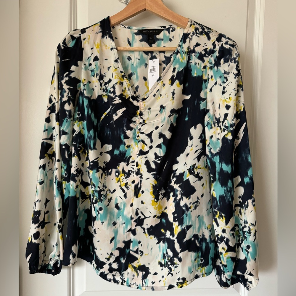 NWT Banana Republic blouse. Size XS.